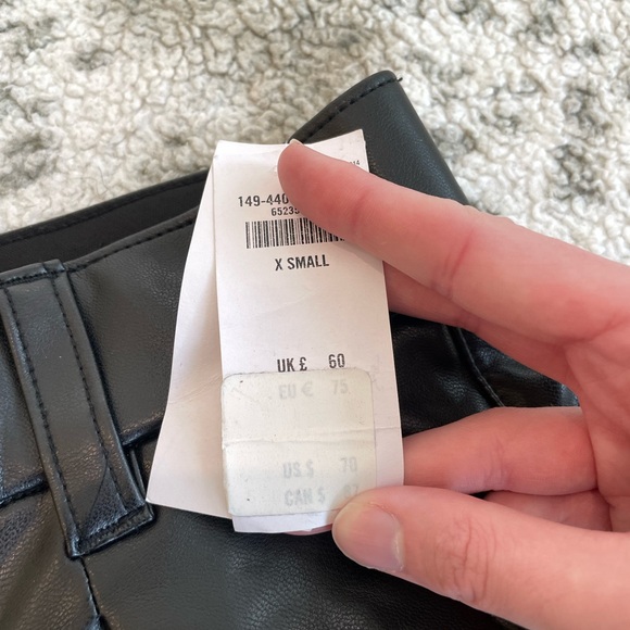 Brand new Abercrombie Vegan Leather black pleated shorts - Picture 3 of 3